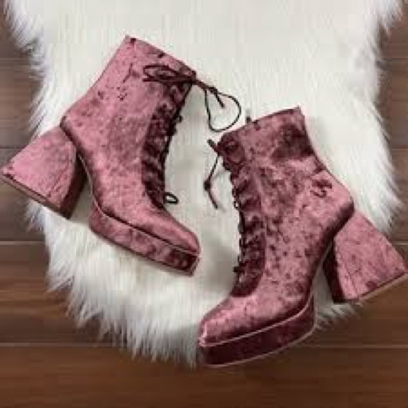 NEW Circus Velvet Lace-Up Ankle Boots in Burgundy- size 8.5 - Picture 1 of 6